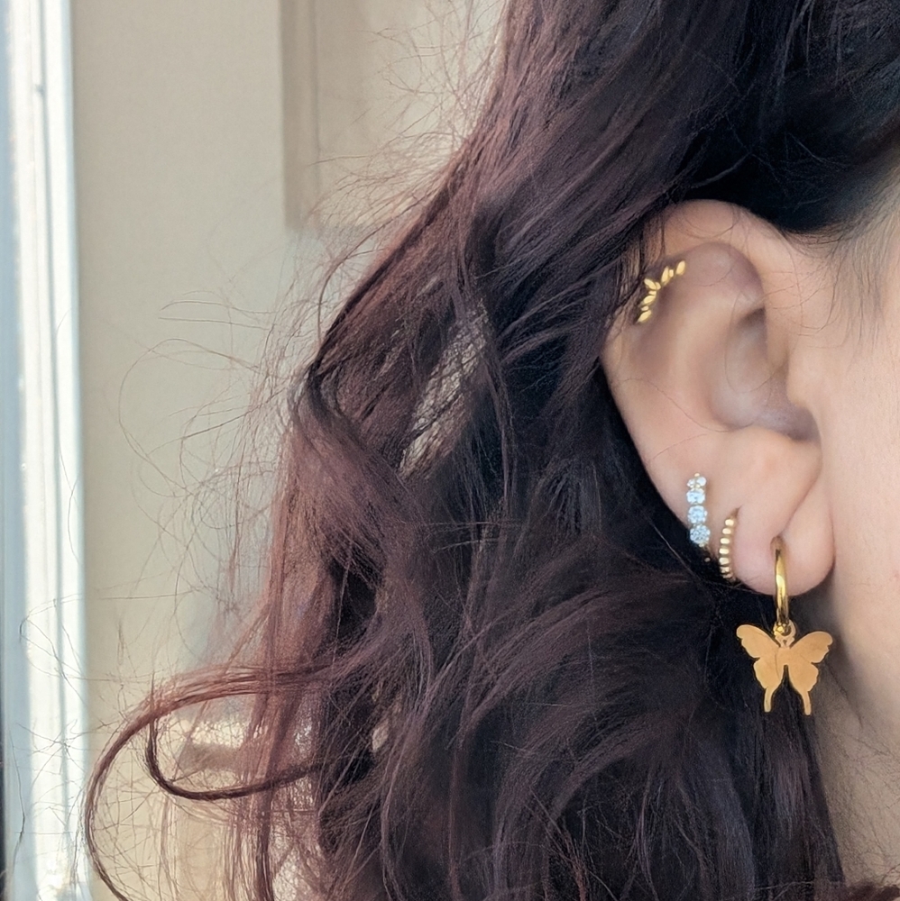 🦋18k gold butterfly huggie hoops 🦋